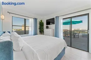 King Penthouse with Terrace Near Universal - Image 2