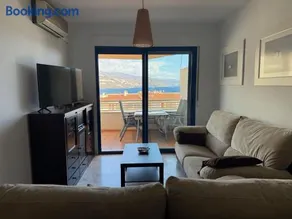 Sunny 2-bedroom apartment with sea view - Image 2