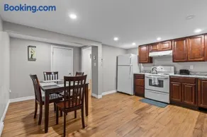 Stylish 2BR WiFi Parking MUN Walk - Image 3