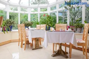 Anchor Lodge Guesthouse - Image 4