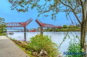 Waterfront Condo, 25ft from riverwalk, Pool & HotTub - Image 4