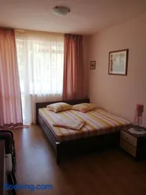 SunnySeasons Apartment with swimming pool view - Image 2