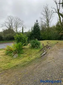 Spacious romantic party cottage with log burner and Ultrafast Fibre near pub Pet friendly - Image 3