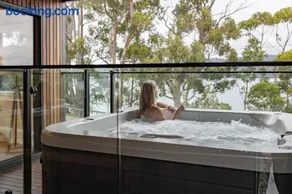 Bay View Retreats- Ocean mist - Image 1