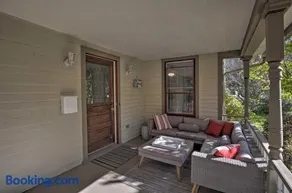 Dtwn Lake Geneva Home, Walk to Beach & Restaurants - Image 3