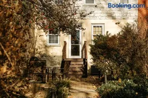 The Ashfield House - Close to Downtown Lancaster - Image 4