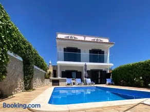 Vivenda Silvestre Family House - Image 1