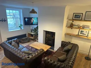 Charming newly renovated 3 bed cottage in Brecon town with private garden & pets welcome - Image 1