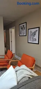 Stylish 3BR Home with Huge Yard - Modern Furnished - Image 2
