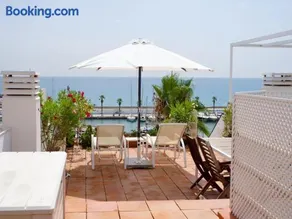 Stunning sea views over marina with swimming pool - Image 2