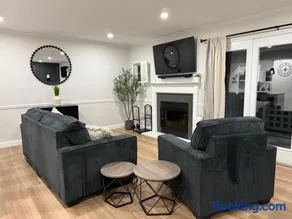 Newly Renovated Villa with King Bed and Amenities, 1 mile to Mohegan Sun - Image 1