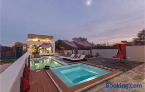 Amazing Home In Pula With Kitchen - Image 2