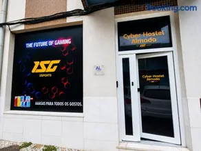 CyberHostel Almada - Image 1