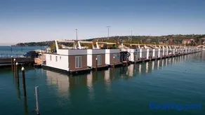 Sea Diva - luxury boathouse - Image 1