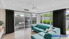 Luxury Townhouse Maroochydore - Image 4