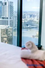 Lvl 59 Skytower Amazing Views CBD Wifi Carpark by Stylish Stays - Image 2