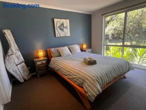 Bay Breeze Retreat - Image 2