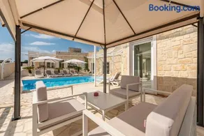 Familienfreundliche Villa mit Terrasse, Grill und privatem Pool | Haustiere sind willkommen - Image 4