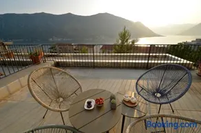 Design flat with impressive Boka bay view - Image 2