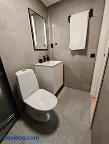 Centralt gästhus i Sala med kök, trädgård & Wi-Fi - Image 3