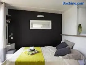 Mobil-home de 32m² avec terrasse et équipements de cuisine - API-1-52-1126 - Image 1