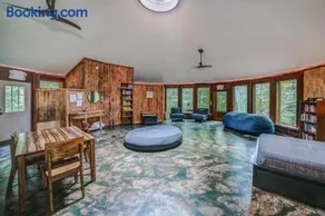 Wooden Yurt at Kaluna Farm Retreat - Image 4