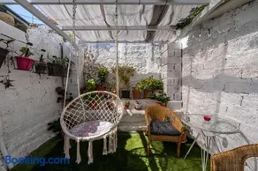Kate House - Image 2
