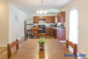 Neighboring Fort Benning The Modern Guest House Sleeps 13 - Image 2