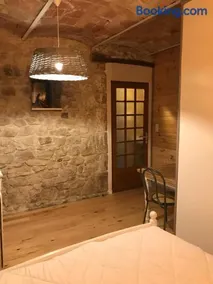 Chambre atypique dans une cave voutée avec petit déjeuner - Image 2