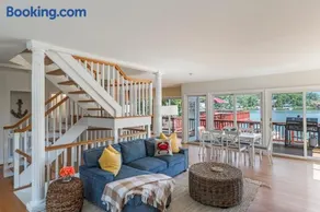 Waterfront Getaway - Dock UR Boat & Walk to Beach - Image 1