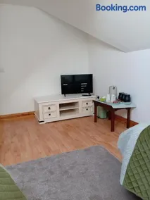 Charlestown bungalow - Image 1