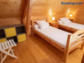 Chalet charmant à Saint-Gènes-Champespe avec parking privé - Image 1