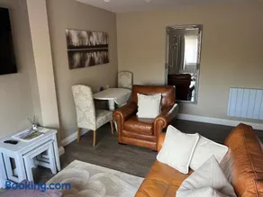 Luxury Guest Suite Dog Friendly - Image 5