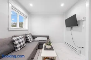 Cozy and Modern 2br guesthouse - Image 2