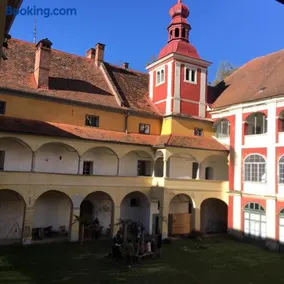 Relaxing Days at Renaissance Castle - 2BR - Image 2