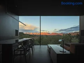 Telescope House with 360 Desert Views for Family - Image 3
