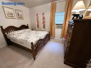 Grammie's Cozy Lakefront Cabin - Image 2