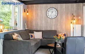 Cozy Holiday Chalet in Lemmer near the Lake - Image 3