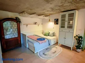 Magnolia Apartment with free parking - Image 3