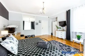 ClickTheFlat Apartment Chmielna 7 - Image 2
