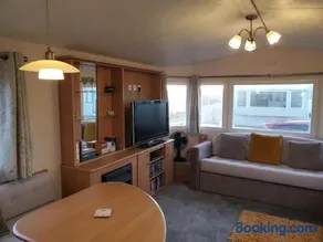 Parkdean Kessingland Beach Holiday Chalet - Image 1