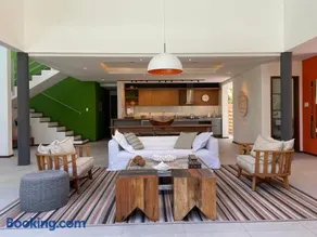 Casa de Praia em Interlagos - 4 suítes a poucos metros do mar - Image 4