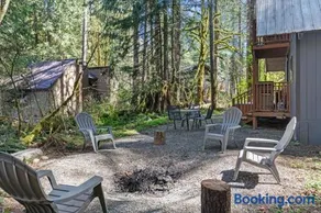 Luxury A-Frame with New Hot Tub, Cozy Fireplace & Backyard Firepit - Image 5