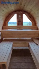 Individual room surrounded by nature - Image 3