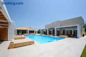 Blue Summer Luxury Suites - Image 2