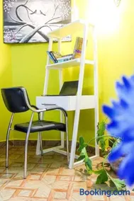 Blissful 2 bedroom fully furnished with parking. - Image 1