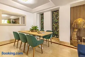 Stunning Tropical Oasis 3BR, Pool and Water Views - Image 3