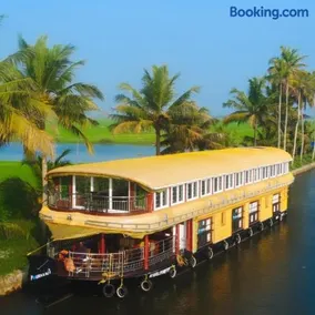 Pournami Houseboats - Image 4