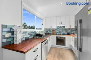 Centaur Sanctuary - Pool, Fireplace, Games Room & Pet Friendly! - Image 2