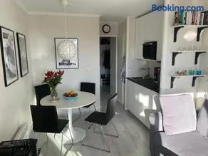 Nyrenoverad lägenhet med havsutsikt - Image 1